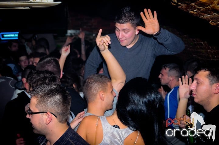 Party vineri în Club Escape, 