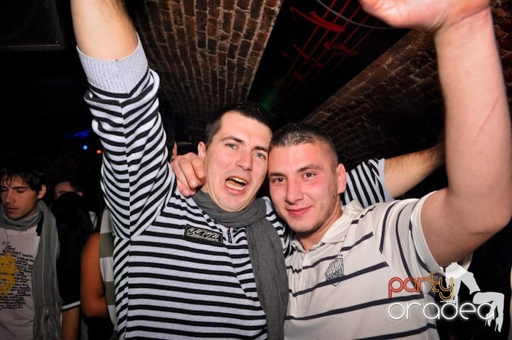 Party vineri în Club Escape, 