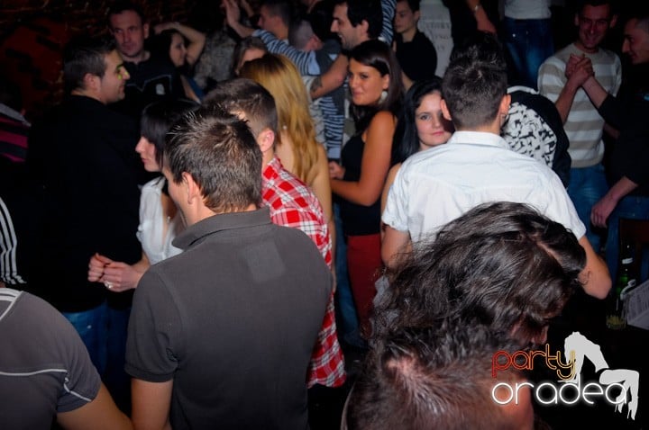 Party vineri în Club Escape, 