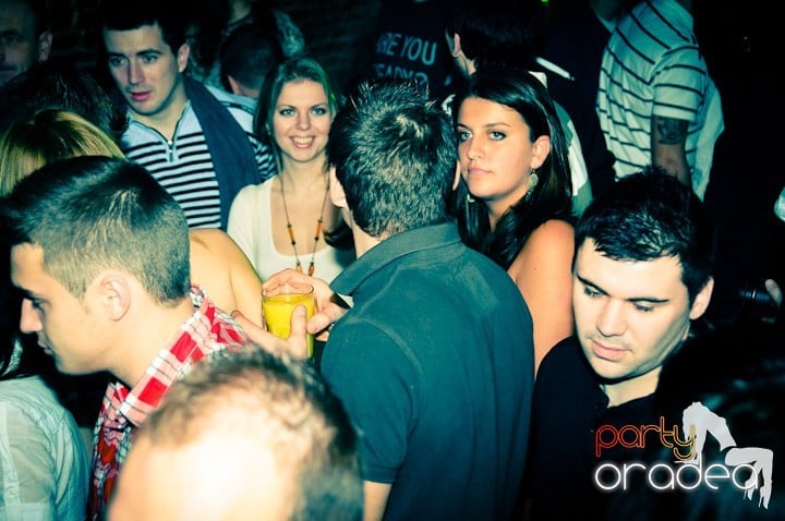 Party vineri în Club Escape, 