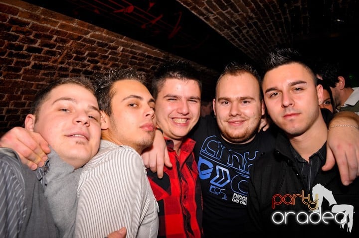 Party vineri în Club Escape, 