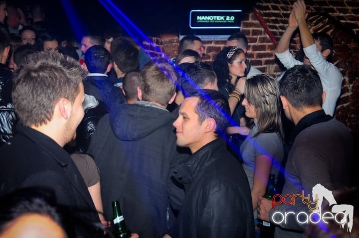 Party vineri în Club Escape, 