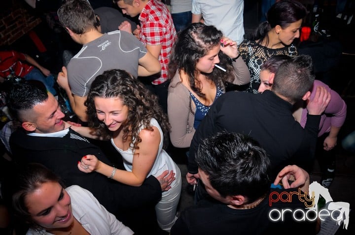 Party vineri în Club Escape, 