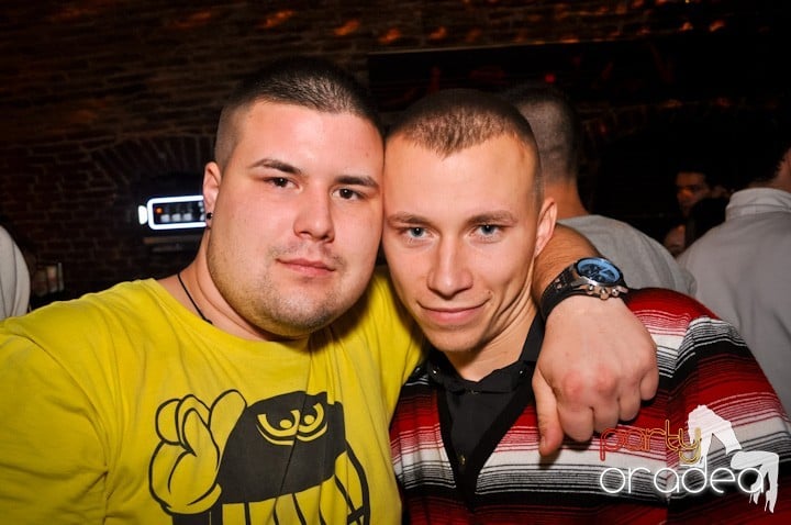 Party vineri în Club Escape, 