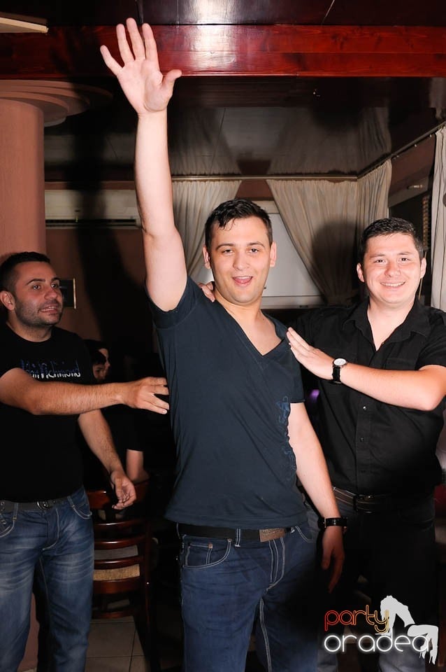 Party weekend în Chanson Café, 