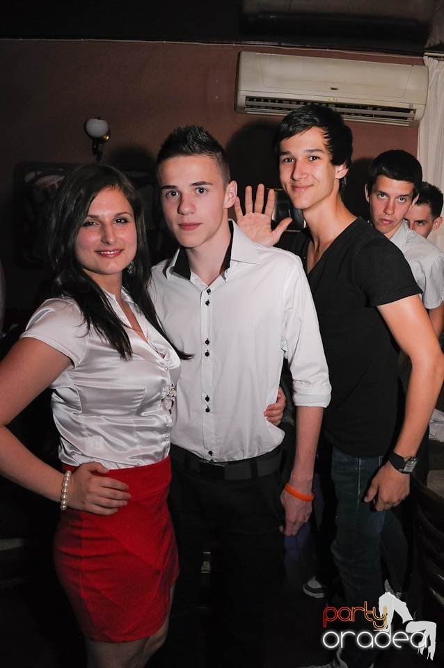 Party weekend în Chanson Café, 