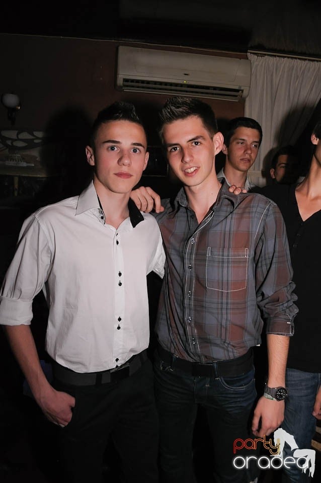 Party weekend în Chanson Café, 