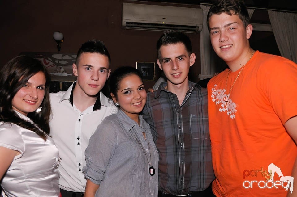 Party weekend în Chanson Café, 