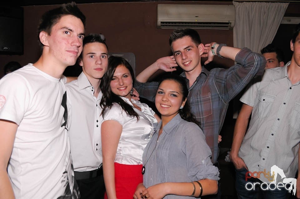 Party weekend în Chanson Café, 