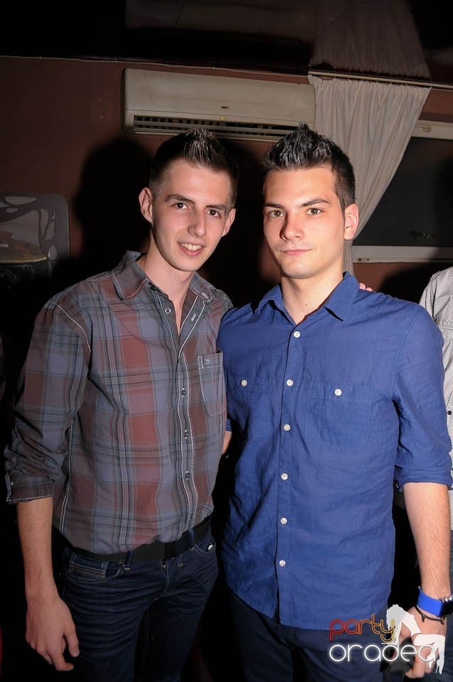 Party weekend în Chanson Café, 