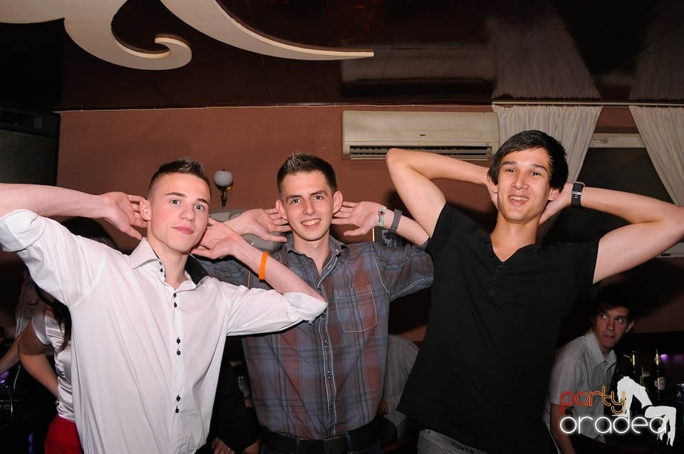 Party weekend în Chanson Café, 