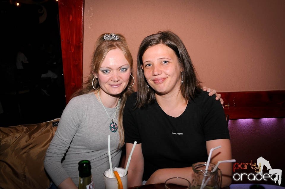 Party weekend în Chanson Café, 