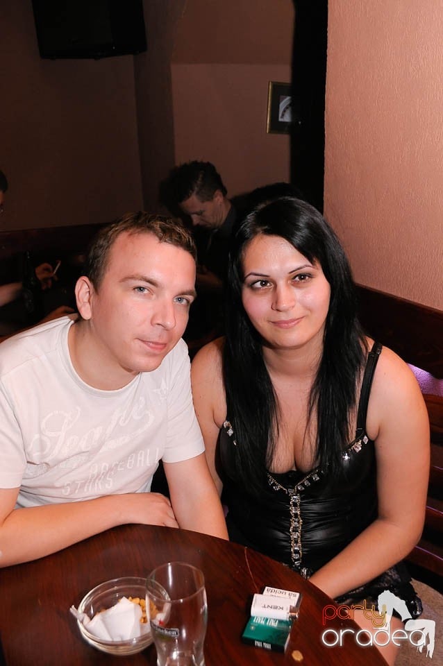 Party weekend în Chanson Café, 