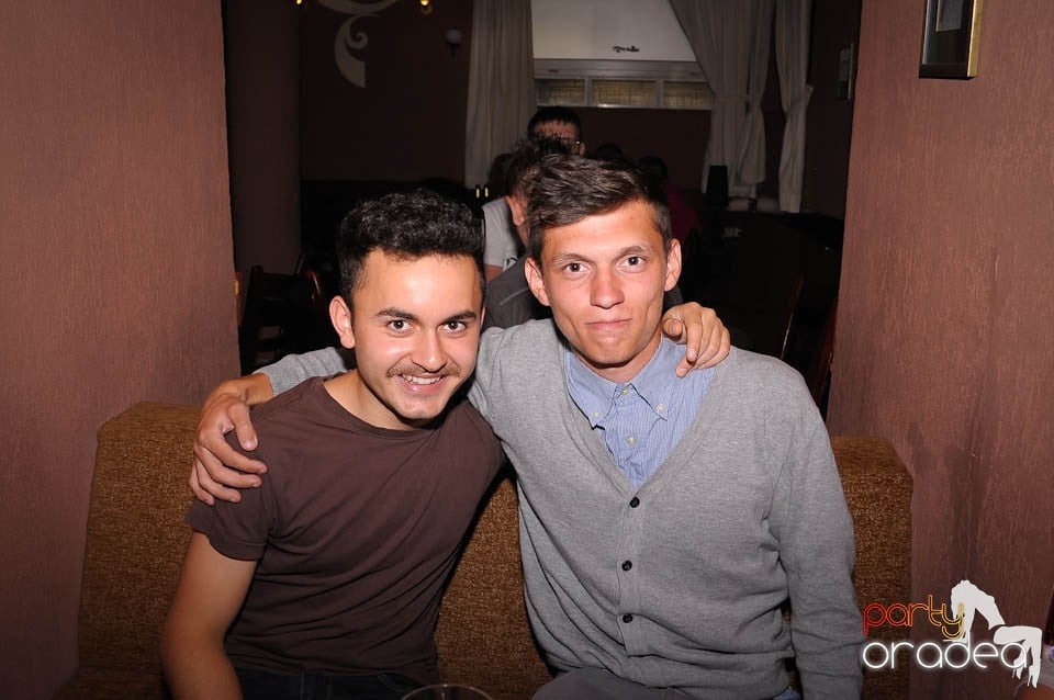 Party weekend în Chanson Café, 