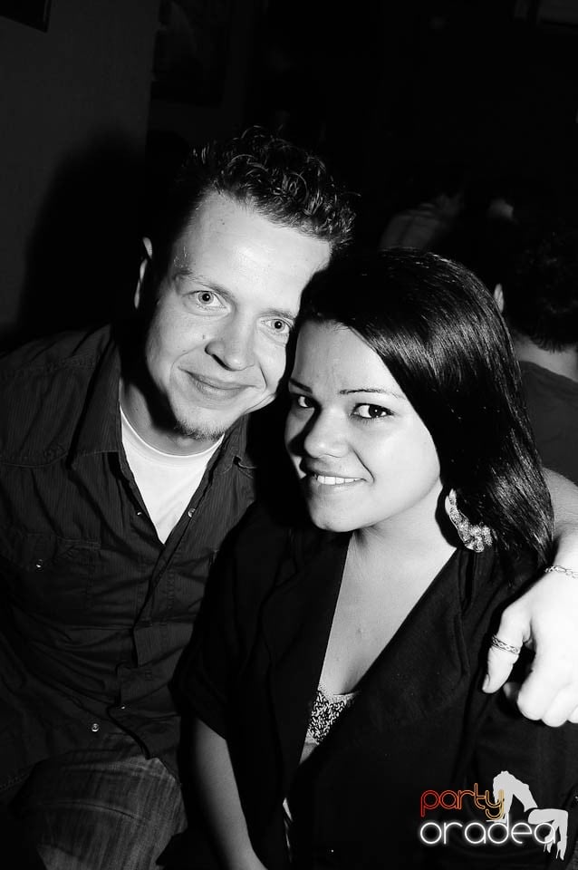 Party weekend în Chanson Café, 