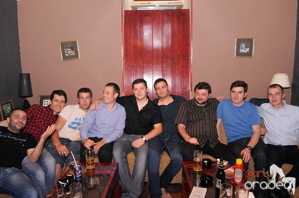 Party weekend în Chanson Café, 