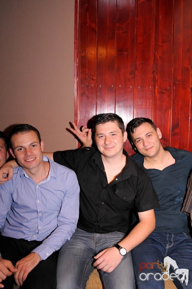 Party weekend în Chanson Café, 