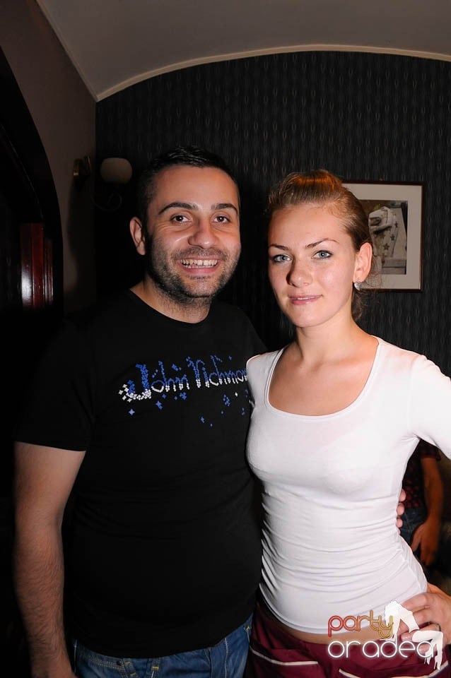 Party weekend în Chanson Café, 