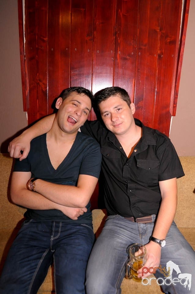 Party weekend în Chanson Café, 