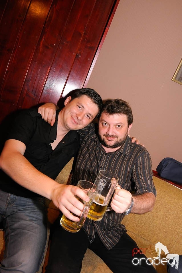 Party weekend în Chanson Café, 