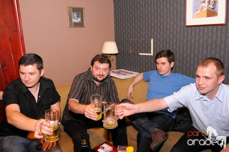 Party weekend în Chanson Café, 