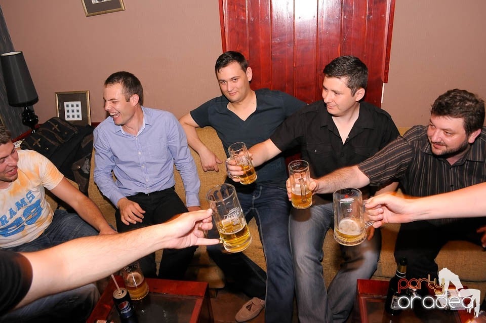 Party weekend în Chanson Café, 