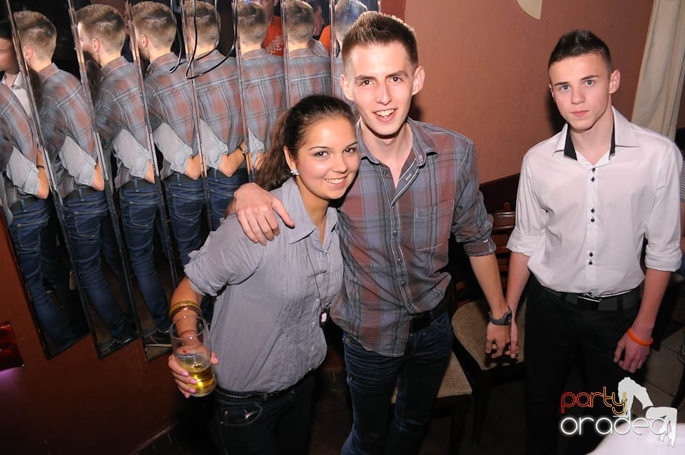 Party weekend în Chanson Café, 