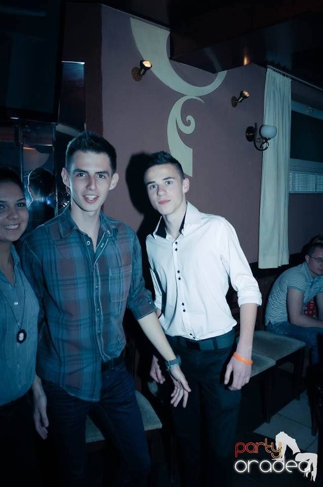 Party weekend în Chanson Café, 