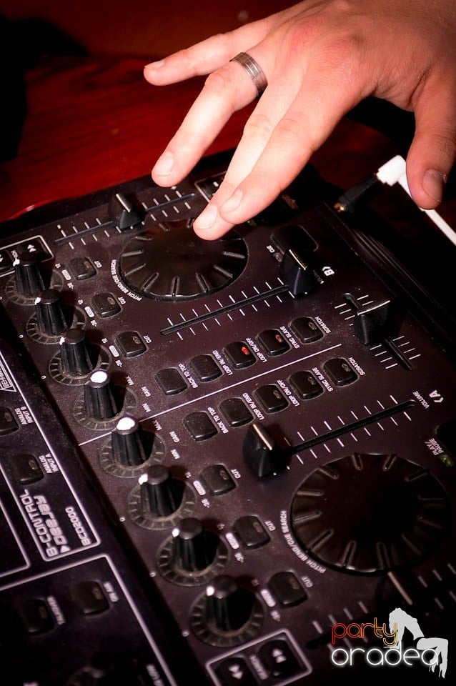 Party weekend în Chanson Café, 