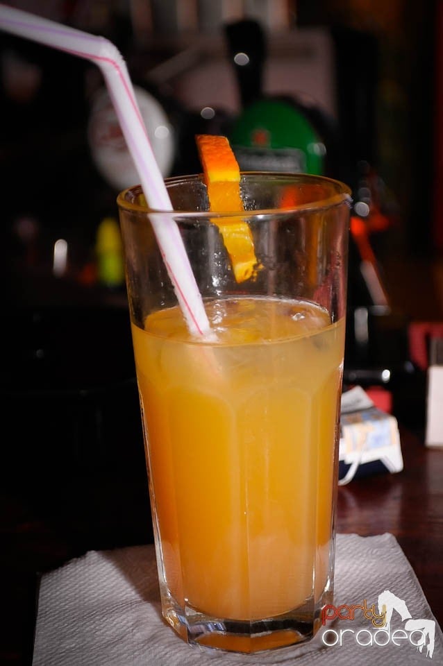 Party weekend în Chanson Café, 