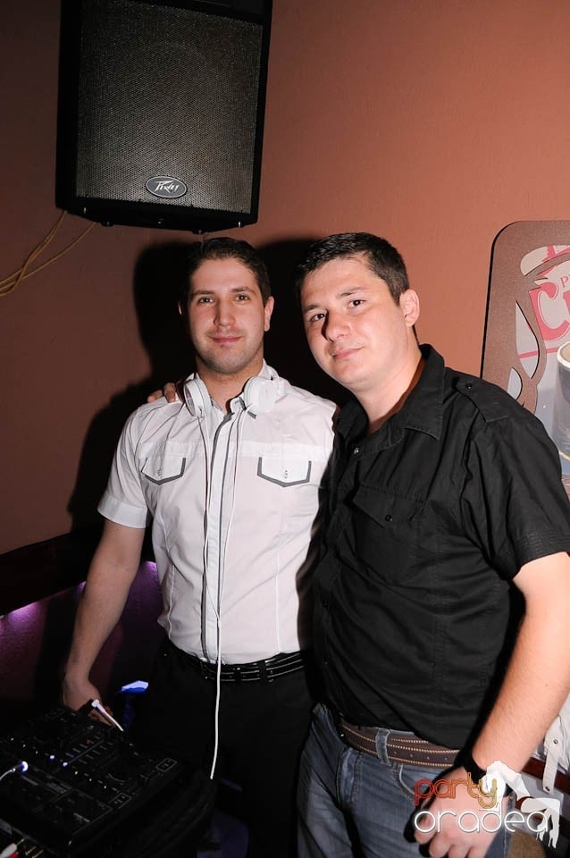 Party weekend în Chanson Café, 