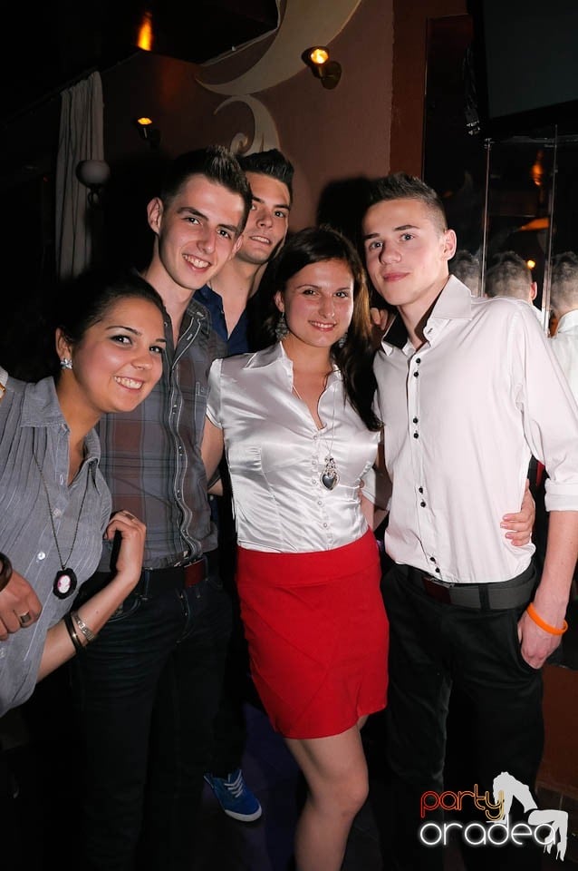 Party weekend în Chanson Café, 