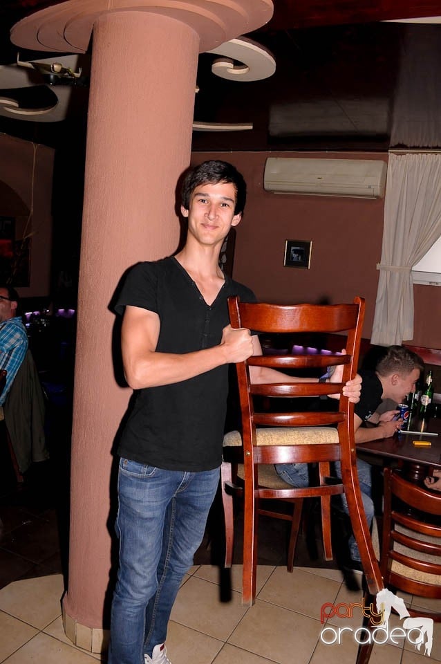 Party weekend în Chanson Café, 