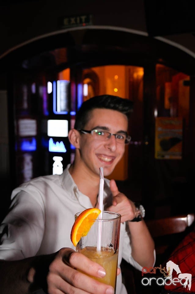 Party weekend în Chanson Café, 