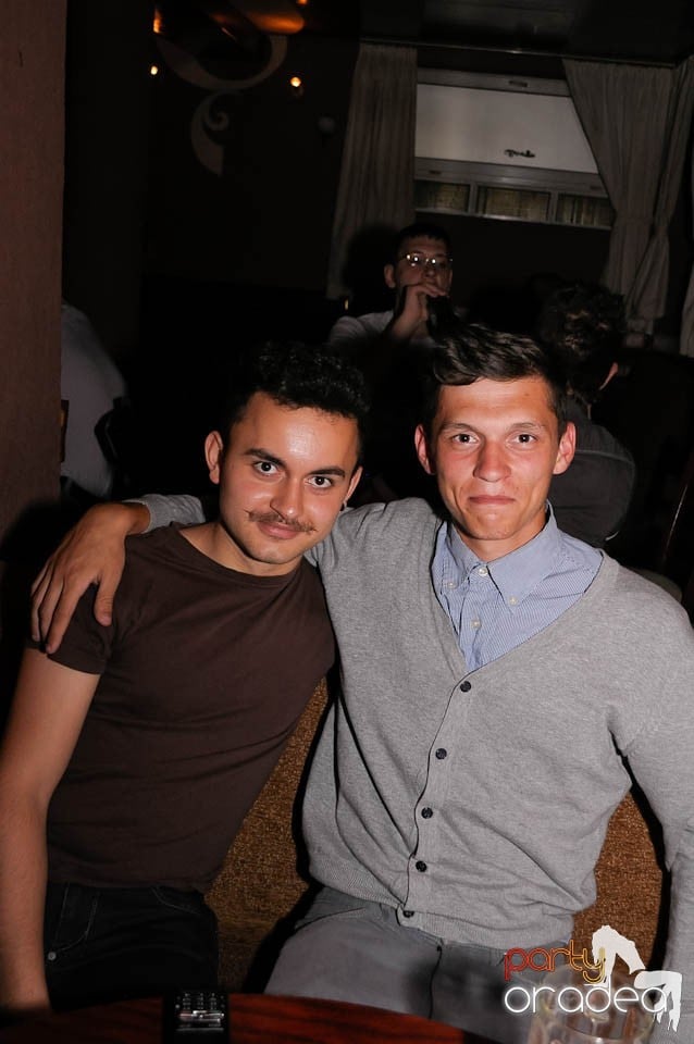 Party weekend în Chanson Café, 