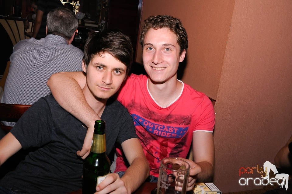 Party weekend în Chanson Café, 