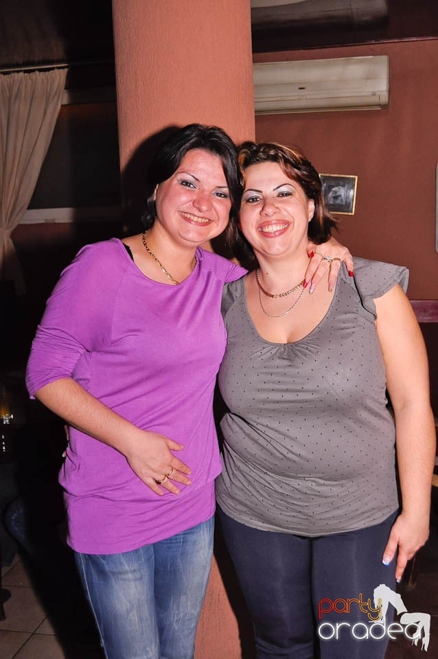 Party weekend în Chanson Café,