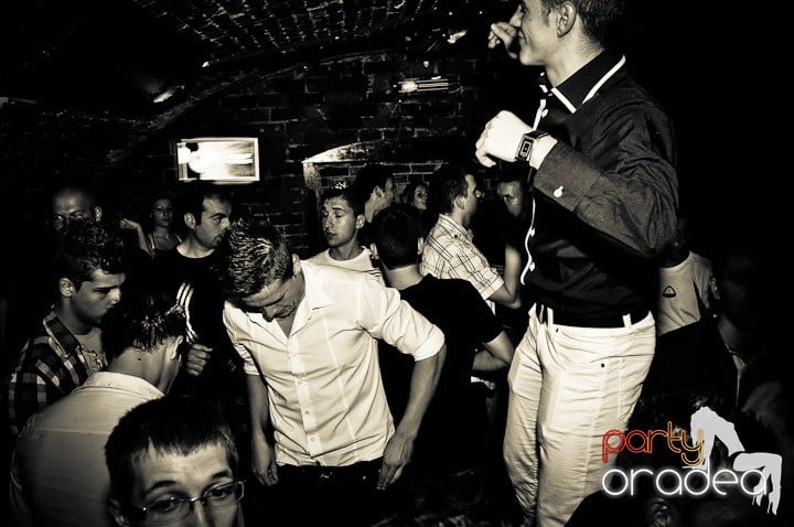 Pe ringul de dans din Escape, 