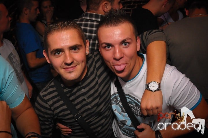 Petrecea de miercuri seara în Club Escape, 