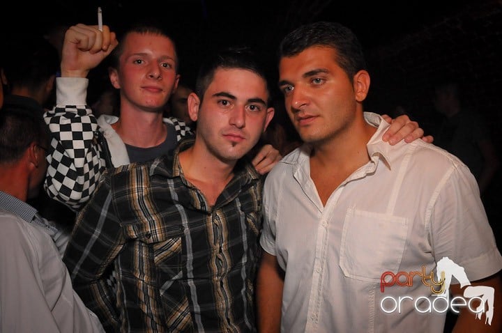 Petrecea de miercuri seara în Club Escape, 