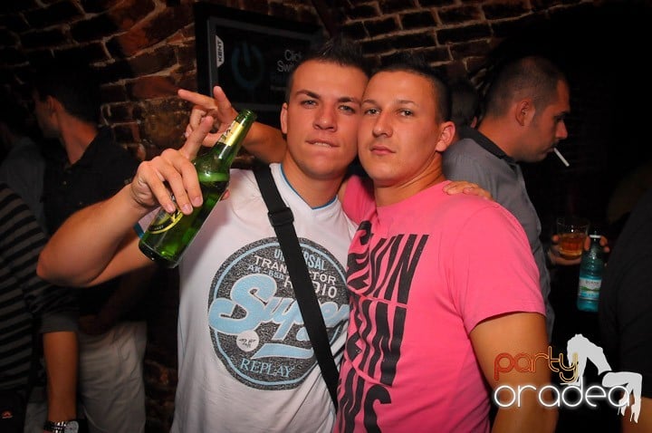 Petrecea de miercuri seara în Club Escape, 