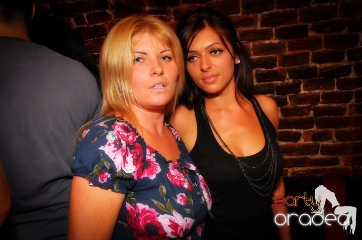 Petrecea de miercuri seara în Club Escape, 