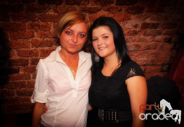 Petrecea de miercuri seara în Club Escape, 