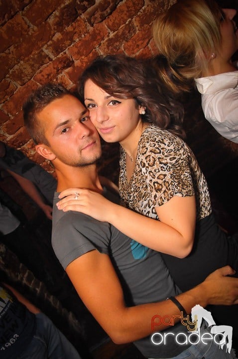 Petrecea de miercuri seara în Club Escape, 