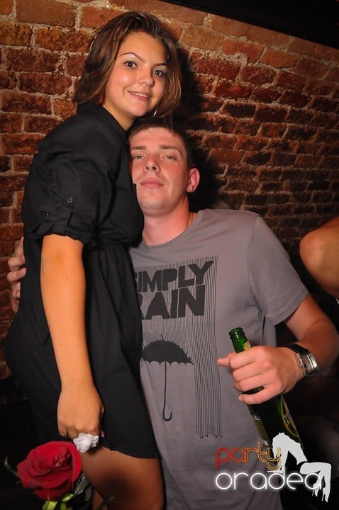 Petrecea de miercuri seara în Club Escape, 