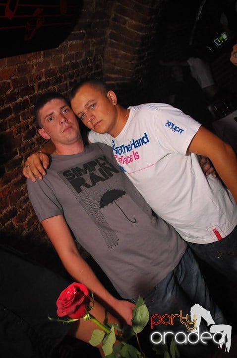 Petrecea de miercuri seara în Club Escape, 