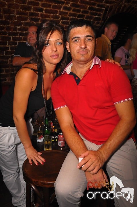 Petrecea de miercuri seara în Club Escape, 