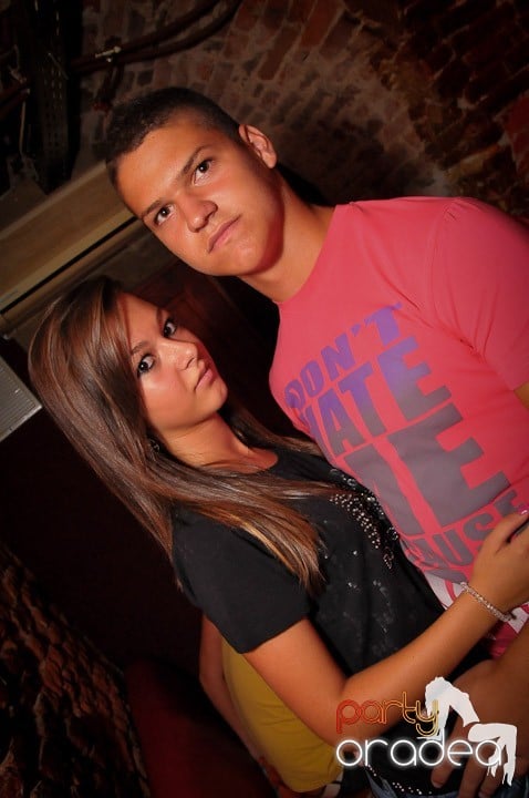 Petrecea de miercuri seara în Club Escape, 