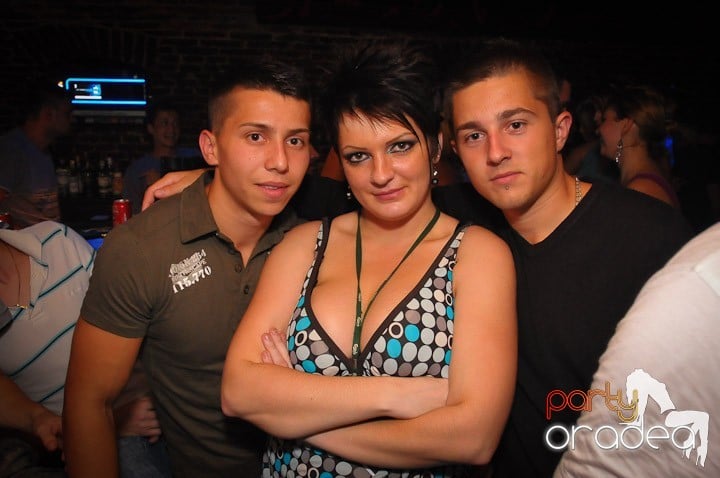 Petrecea de miercuri seara în Club Escape, 