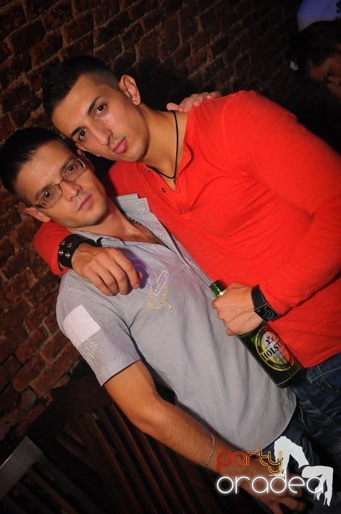 Petrecea de miercuri seara în Club Escape, 